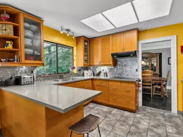 8568 Bedora Place, West Vancouver, BC, West Vancouver — Single Family Residence for sale