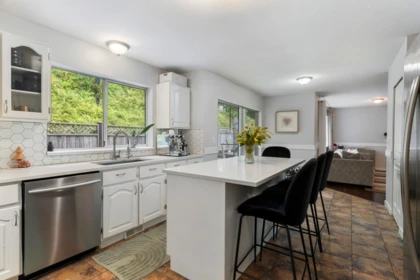 26280 Grant Avenue, Maple Ridge, BC, Maple Ridge — Single Family Residence for sale