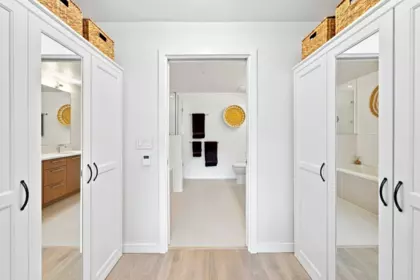 Powder Room Photo of 318 22 E Royal Avenue, New Westminster, BC