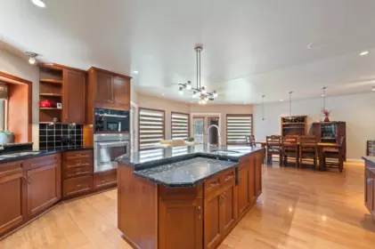 Kitchen Photo of 11113 81 Ave Avenue, Delta, BC