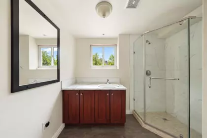 Kitchen Photo of 14490 106a Avenue, Surrey, BC