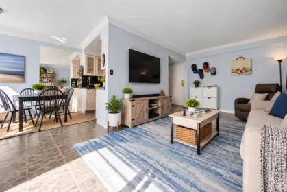 Family Room Photo of 803 1270 Robson Street, Vancouver, BC
