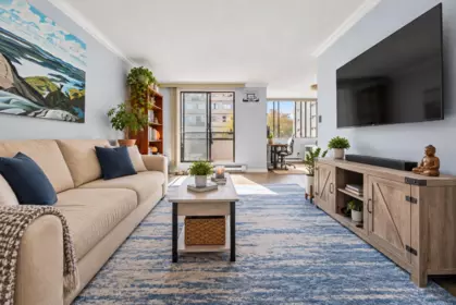 Living Room Photo of 803 1270 Robson Street, Vancouver, BC