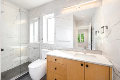 Guest Bathroom Photo of 3 2995 Adanac Street, Vancouver, BC