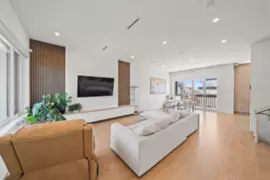 742 E 58th Avenue, Vancouver, BC