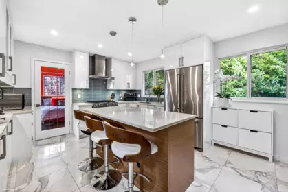 6858 Patterson Avenue, Burnaby, BC, Burnaby — Single Family Residence for sale