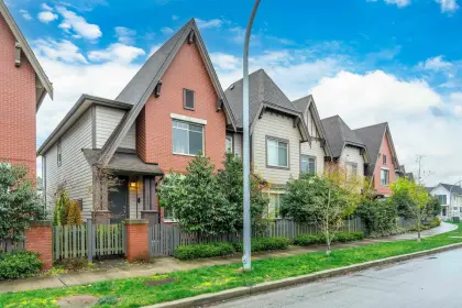 16460 24a Avenue, Surrey, BC, Surrey — Row House (Non-Strata) for sale
