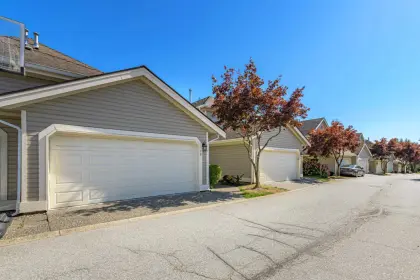 16 6380 121 Street, Surrey, BC, Surrey — Townhouse for sale