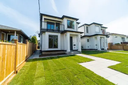 4760 Sardis Street, Burnaby, BC, Burnaby — Half Duplex for sale