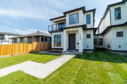 4760 Sardis Street, Burnaby, BC, Burnaby — Half Duplex for sale