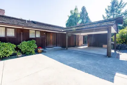 540 Robin Hood Road, West Vancouver, BC, West vancouver — Single Family Residence for sale