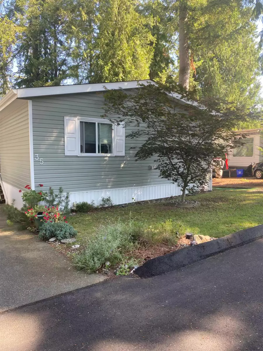 Exterior Front Photo of 35 24330 Fraser Highway, Langley, BC