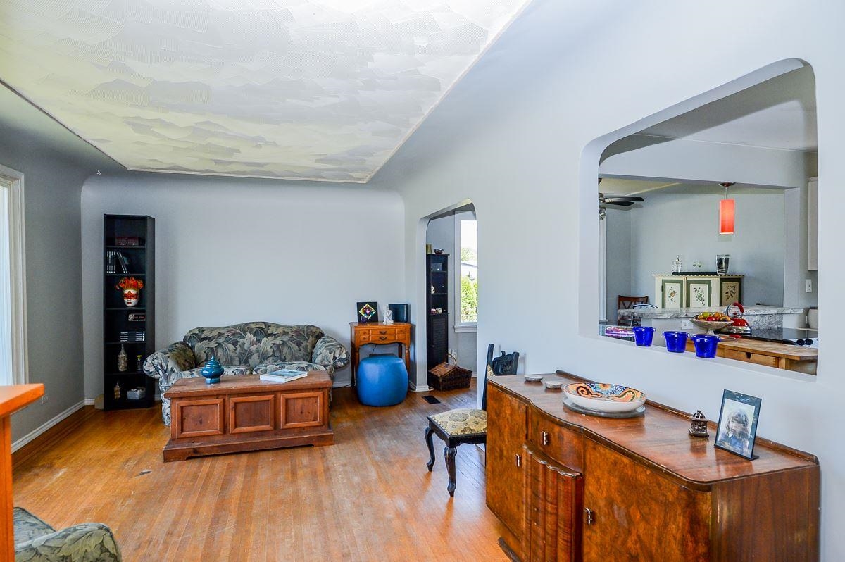 Living Room Photo of 46496 Mayfair Avenue, Chilliwack, BC