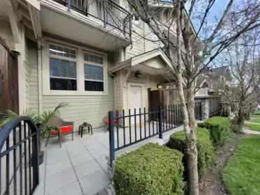 57 245 Francis Way, New Westminster, BC, New Westminster — Townhouse for sale