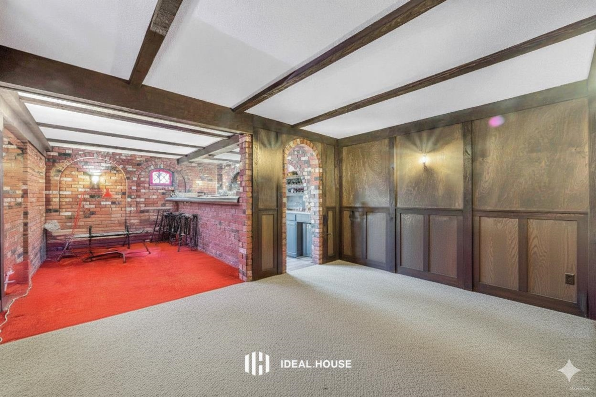 Hallway Photo of 7 Semana Crescent, Vancouver, BC