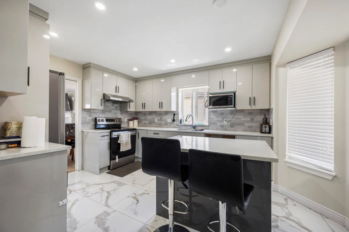 Dining Area Photo of 30516 Robin Drive, Abbotsford, BC