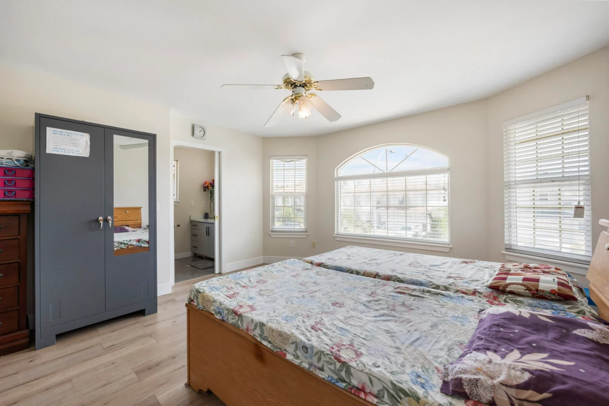 Guest Bathroom Photo of 30516 Robin Drive, Abbotsford, BC