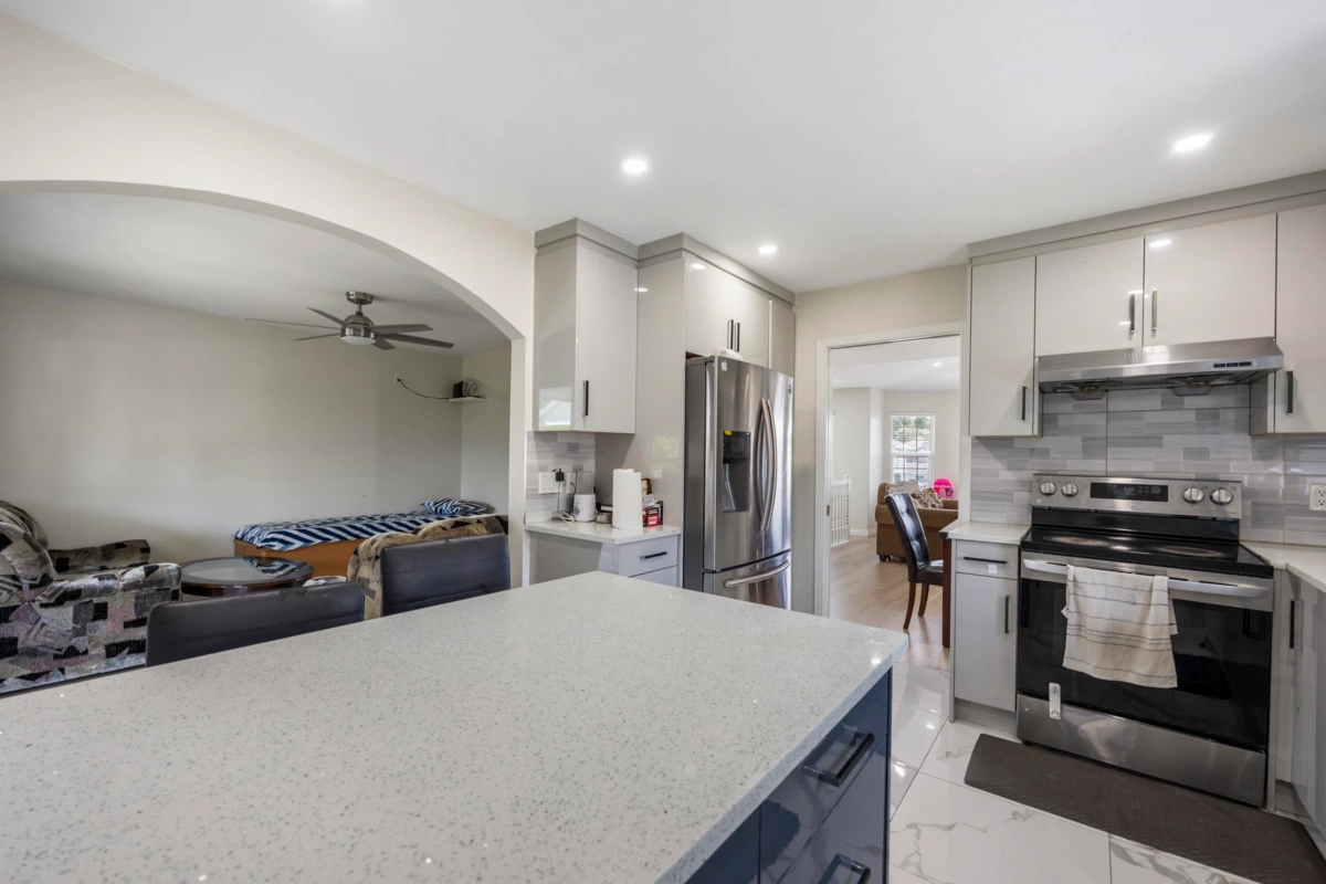 Kitchen Photo of 30516 Robin Drive, Abbotsford, BC