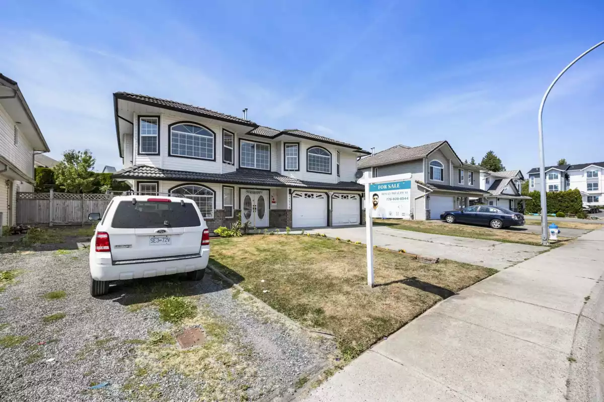 Living Room Photo of 30516 Robin Drive, Abbotsford, BC