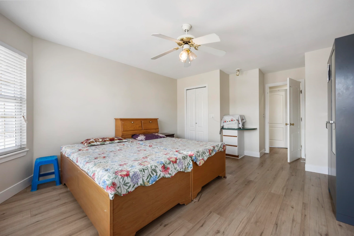 Powder Room Photo of 30516 Robin Drive, Abbotsford, BC