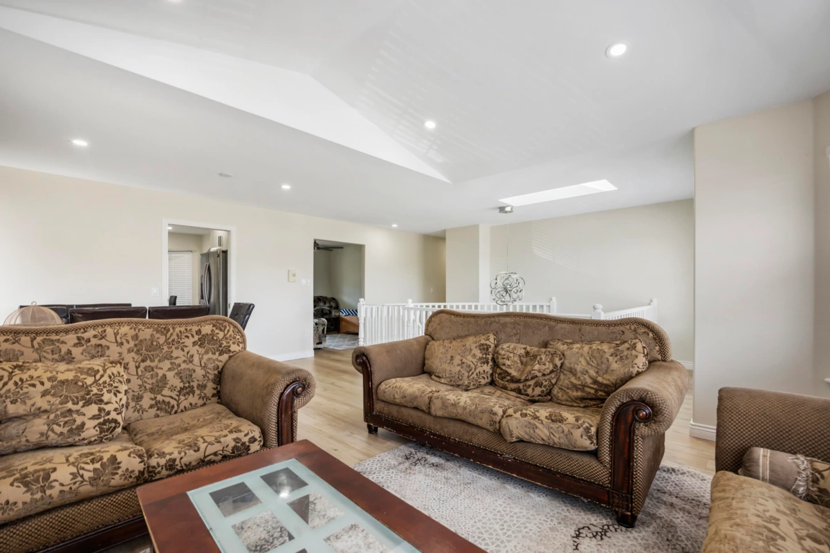 Walk-In Closet Photo of 30516 Robin Drive, Abbotsford, BC