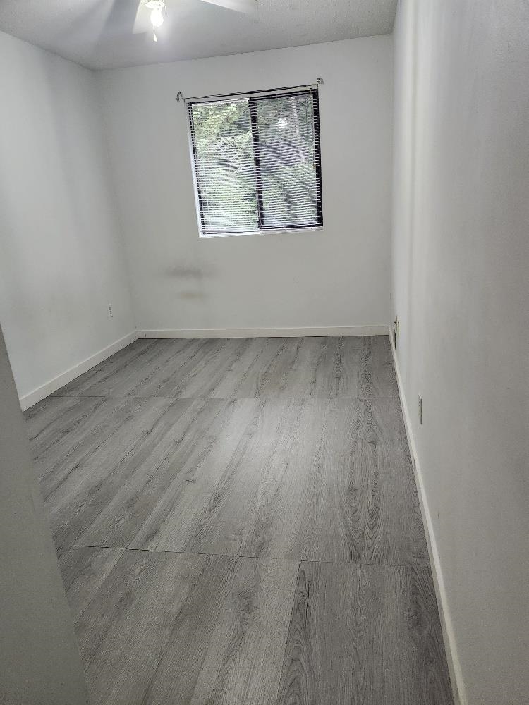 Entry Foyer Photo of 121 14159 104 Avenue, Surrey, BC