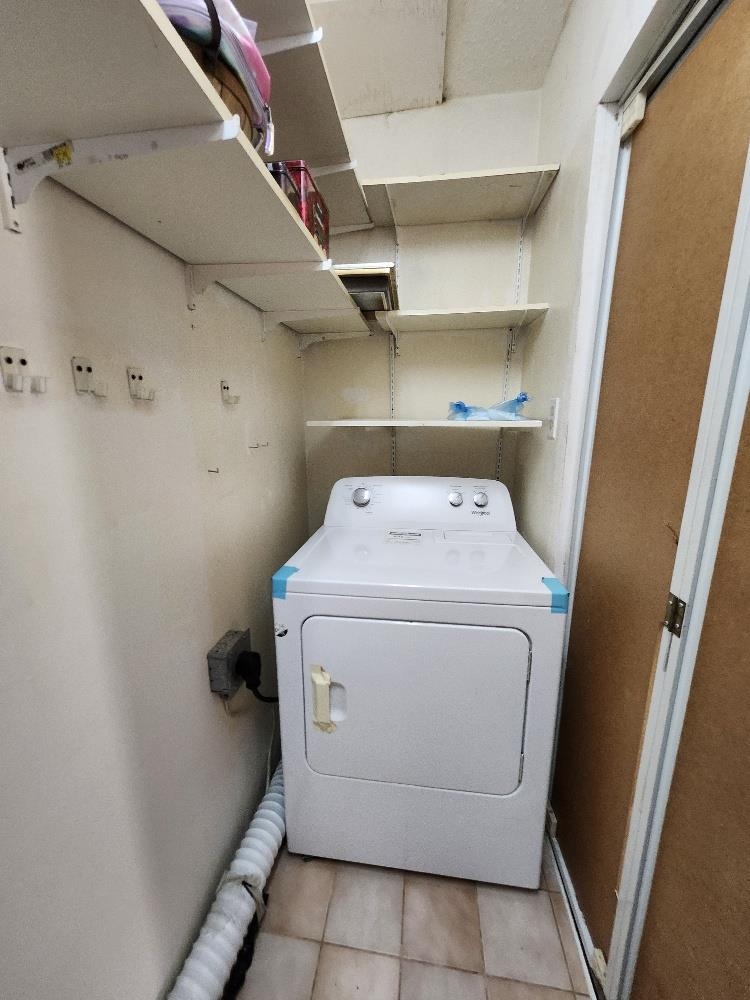 Front Yard Photo of 121 14159 104 Avenue, Surrey, BC