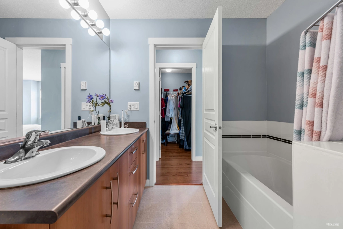 Guest Bathroom Photo of 29 9833 Keefer Avenue, Richmond, BC