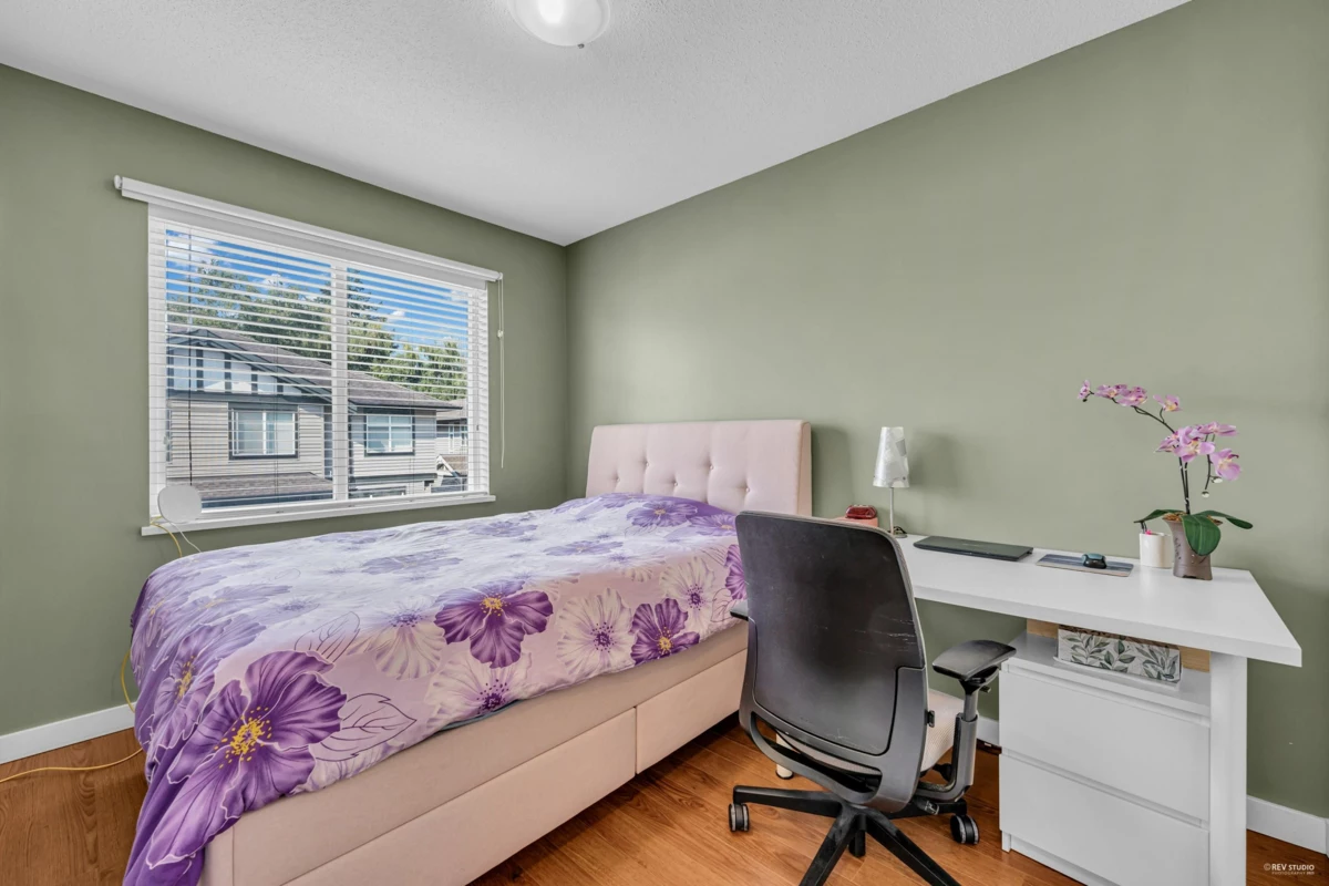 Walk-In Closet Photo of 29 9833 Keefer Avenue, Richmond, BC