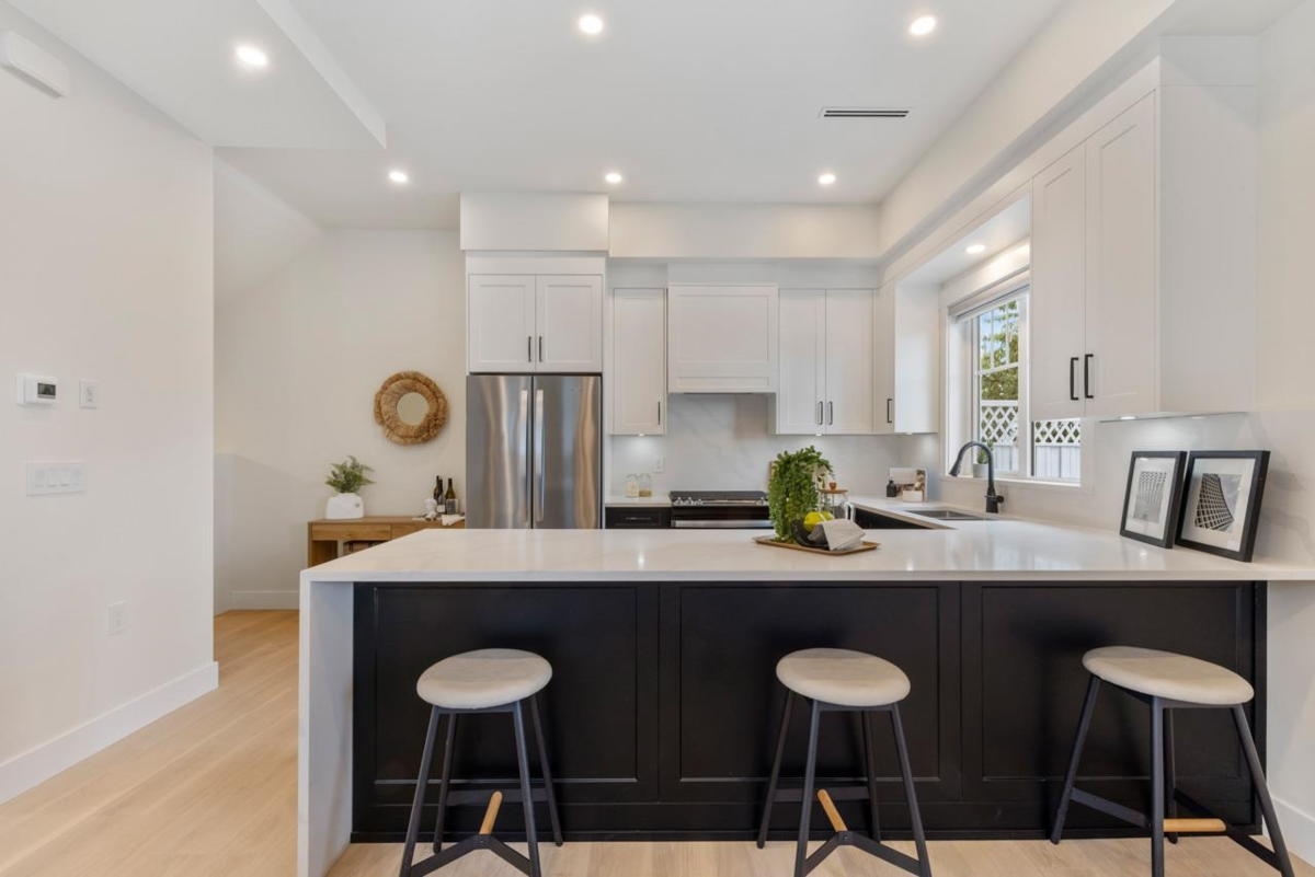 Primary Bathroom Photo of 104 235 Lebleu Street, Coquitlam, BC