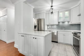 302 1555 Fir Street, White Rock, BC