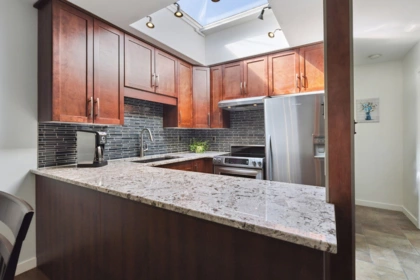 303 145 E 12th Street, North Vancouver, BC, North Vancouver — Apartment/Condo for sale