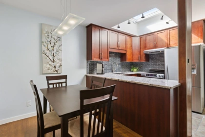 303 145 E 12th Street, North Vancouver, BC, North Vancouver — Apartment/Condo for sale