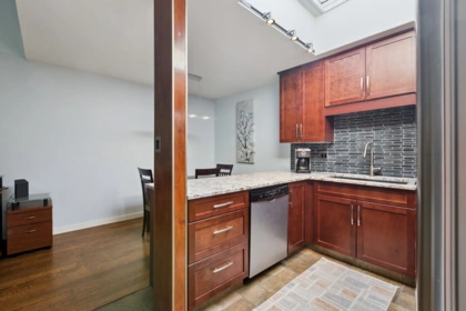 303 145 E 12th Street, North Vancouver, BC, North Vancouver — Apartment/Condo for sale