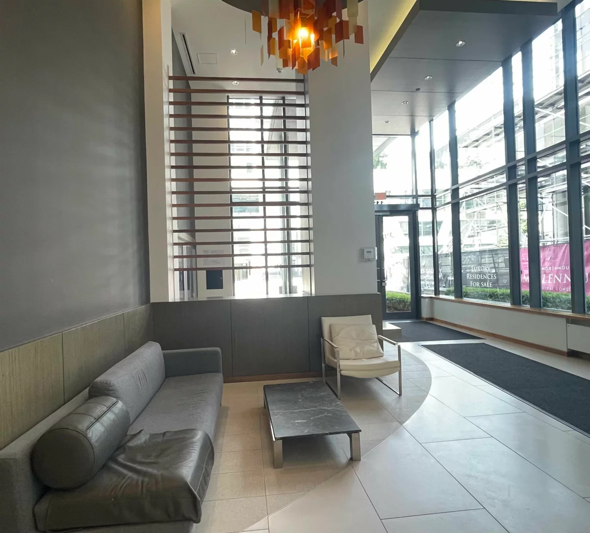 Kitchen Island Photo of 1403 111 E 13th Street, North Vancouver, BC