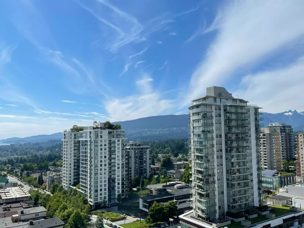 Kitchen Photo of 1403 111 E 13th Street, North Vancouver, BC