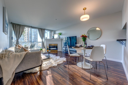 809 555 Abbott Street, Vancouver, BC, Vancouver — Apartment/Condo for sale
