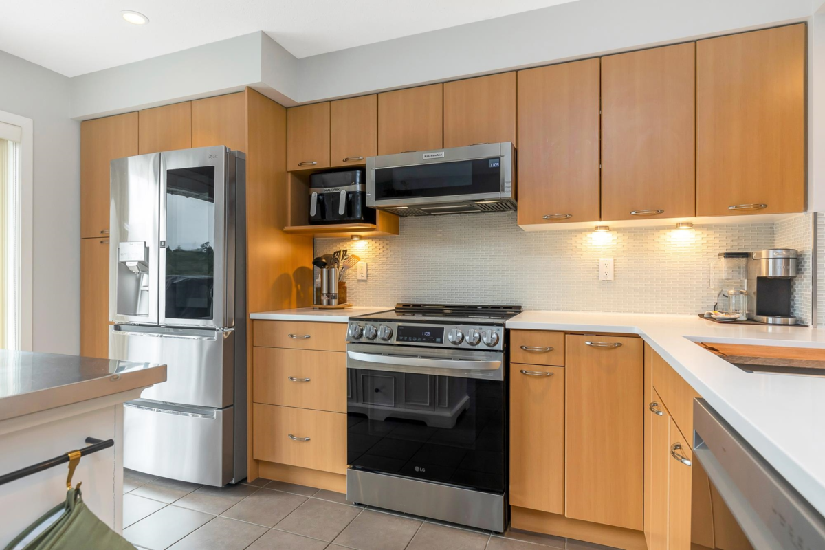 Dining Area Photo of 60 4401 Blauson Boulevard, Abbotsford, BC