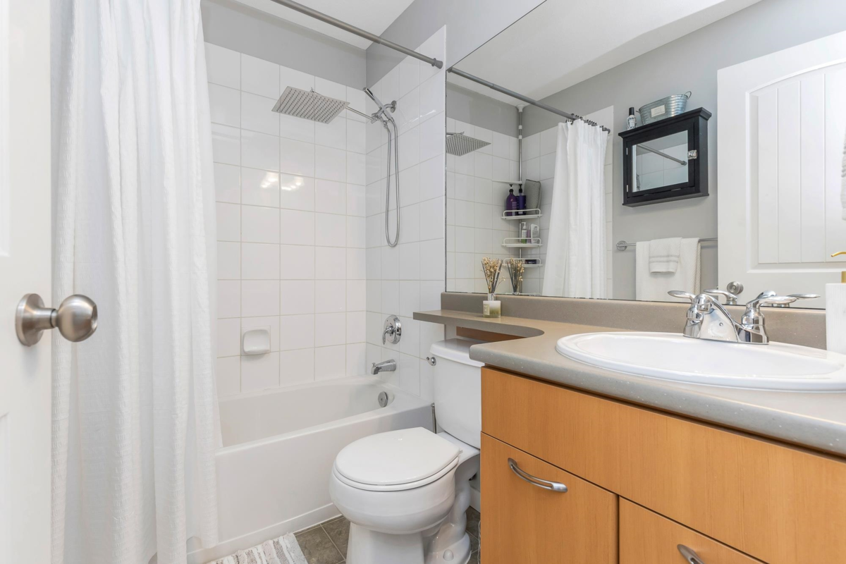 Guest Bathroom Photo of 60 4401 Blauson Boulevard, Abbotsford, BC