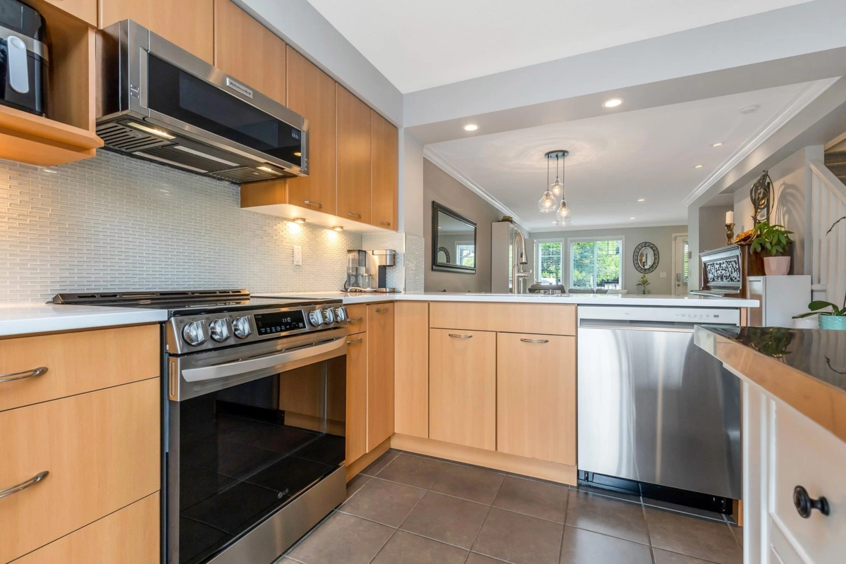 Kitchen Island Photo of 60 4401 Blauson Boulevard, Abbotsford, BC