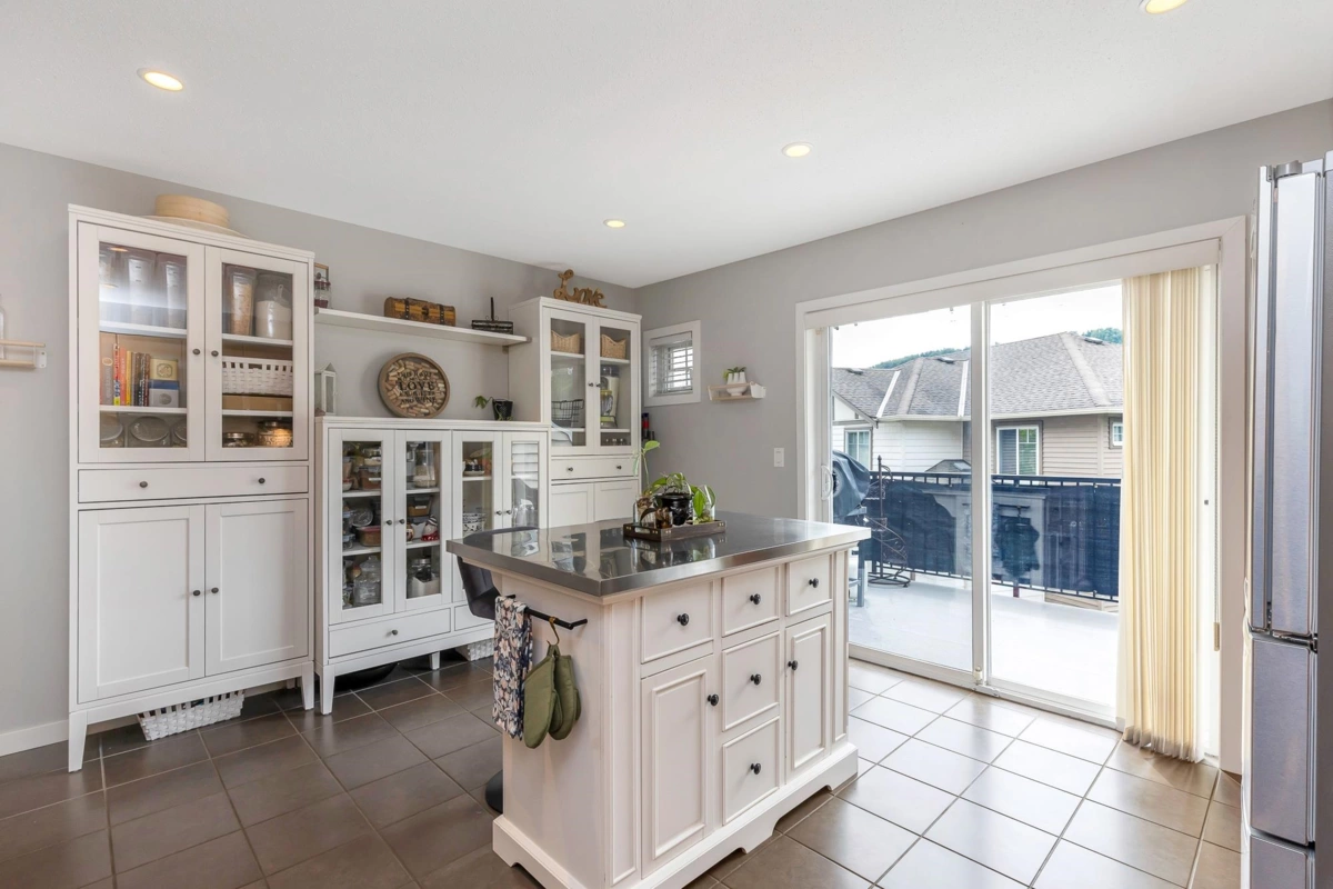 Kitchen Photo of 60 4401 Blauson Boulevard, Abbotsford, BC