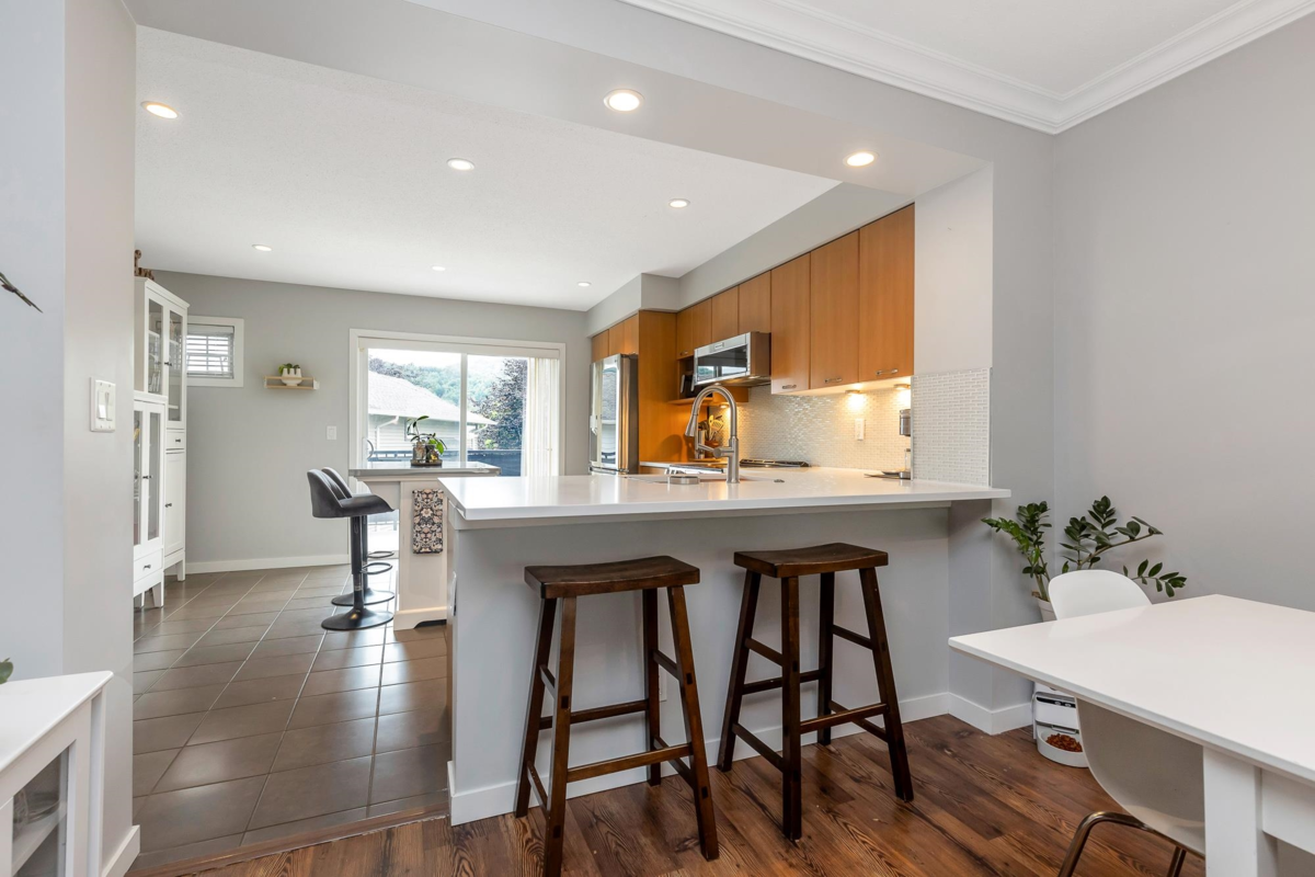 Living Room Photo of 60 4401 Blauson Boulevard, Abbotsford, BC
