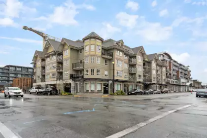 202 38003 Second Avenue, Squamish, BC, Squamish — Apartment/Condo for sale