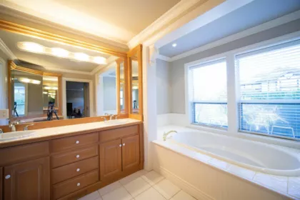 Hallway Photo of 2530 138a Street, Surrey, BC
