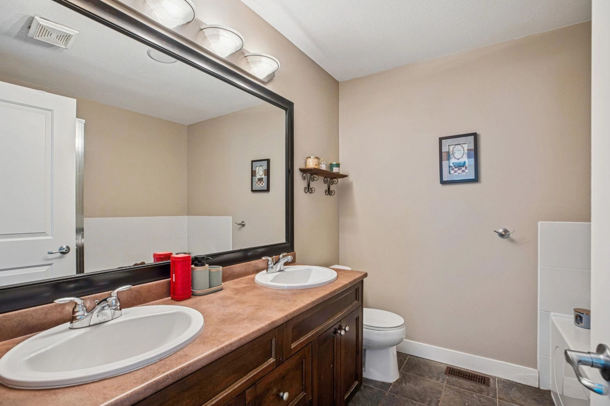 Basement Recreation Room Photo of 6157 150a Street, Surrey, BC