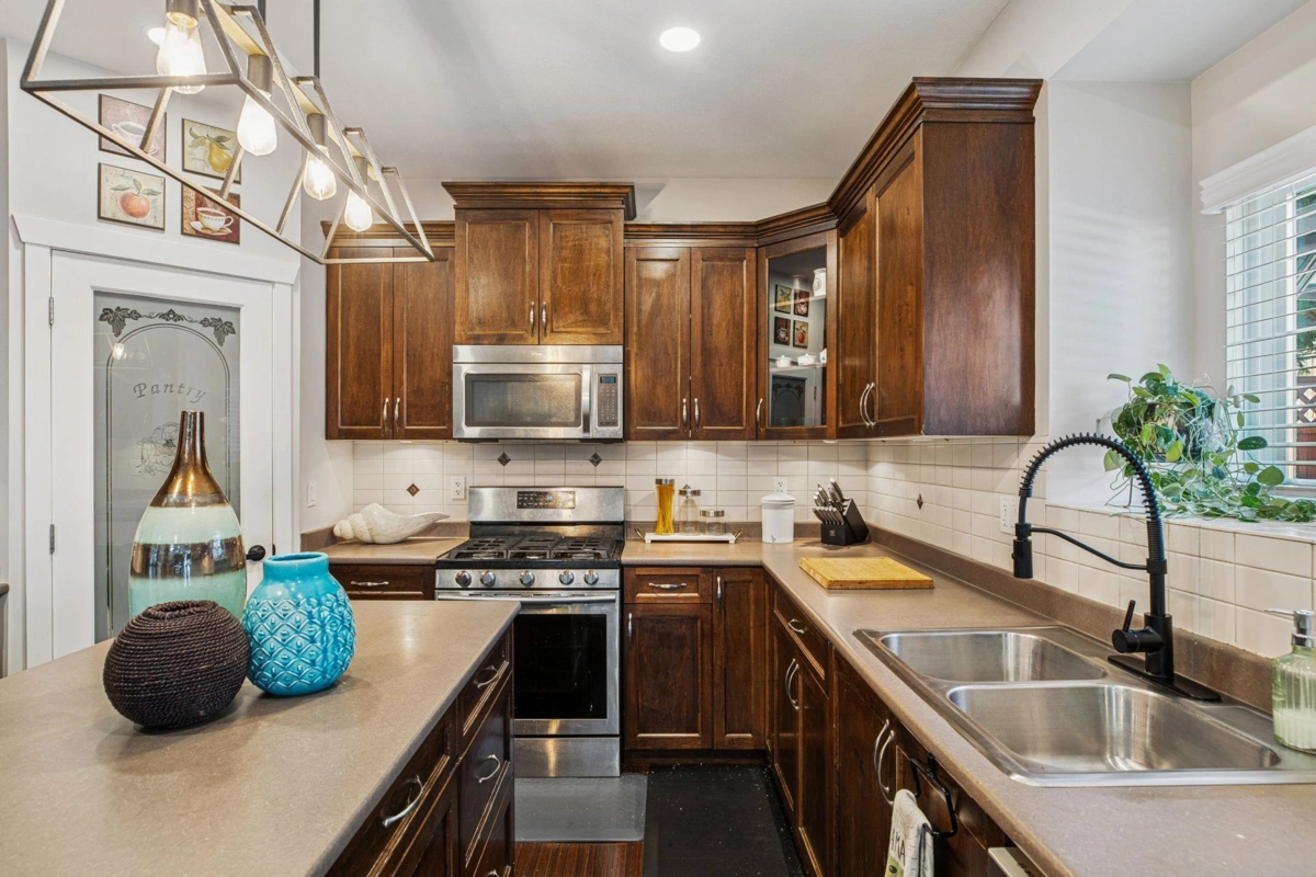 Primary Bathroom Photo of 6157 150a Street, Surrey, BC