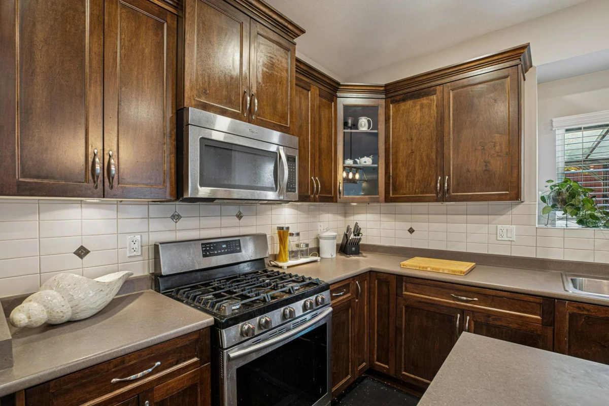 Walk-In Closet Photo of 6157 150a Street, Surrey, BC