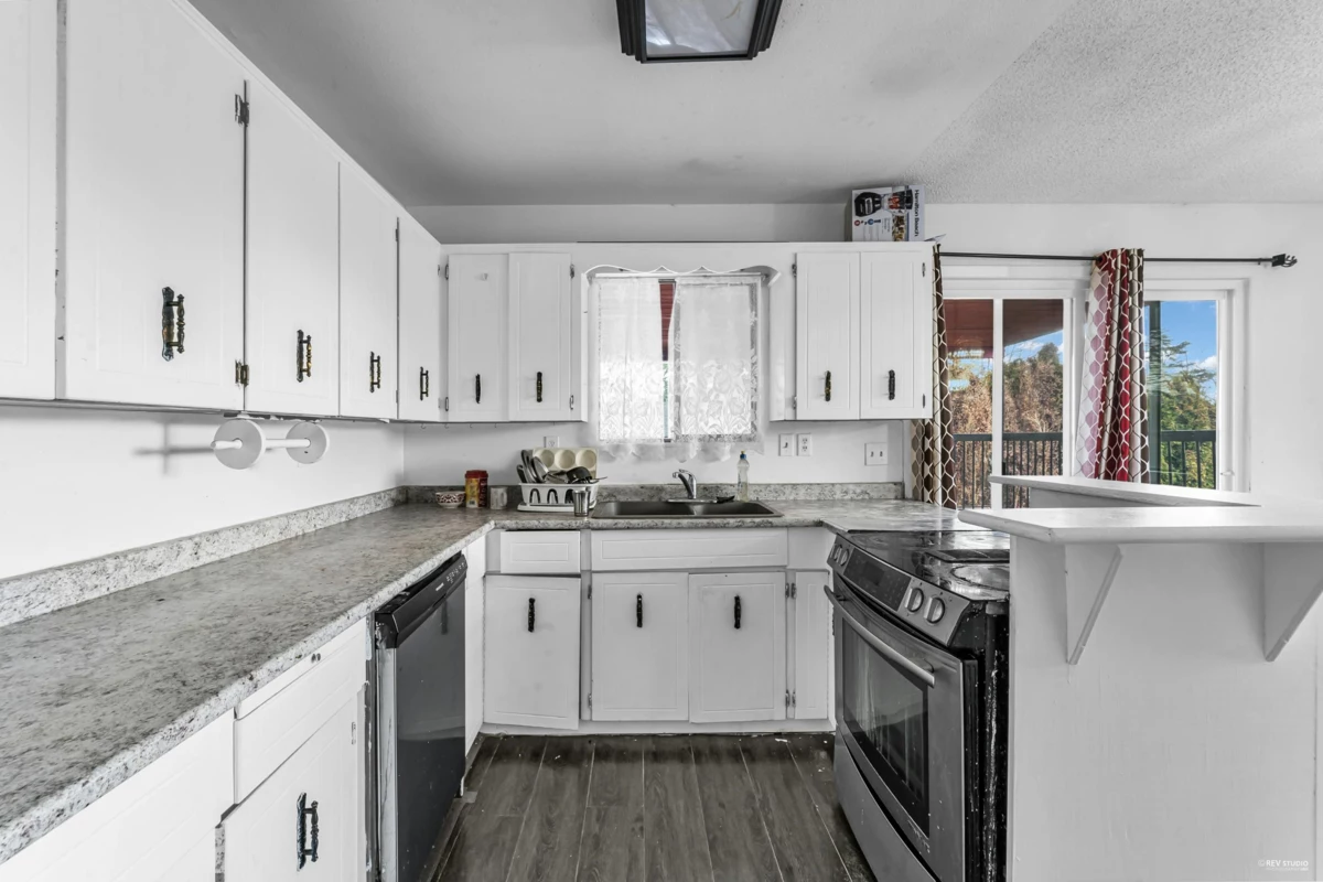 Kitchen Island Photo of 6735 133 Street, Surrey, BC