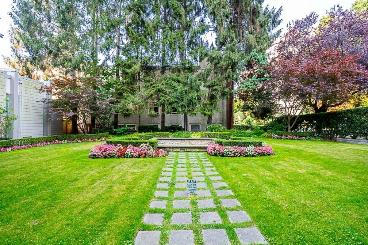 Backyard Photo of 1206 1850 Comox Street, Vancouver, BC