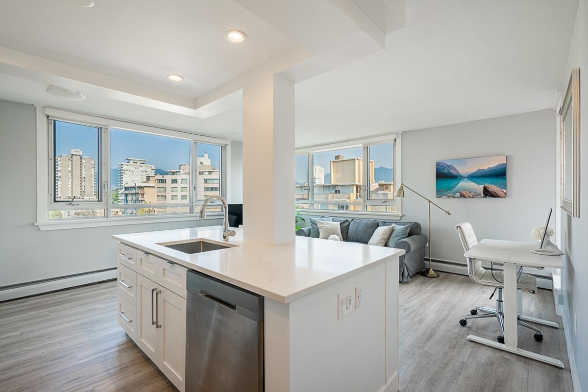Dining Area Photo of 1206 1850 Comox Street, Vancouver, BC